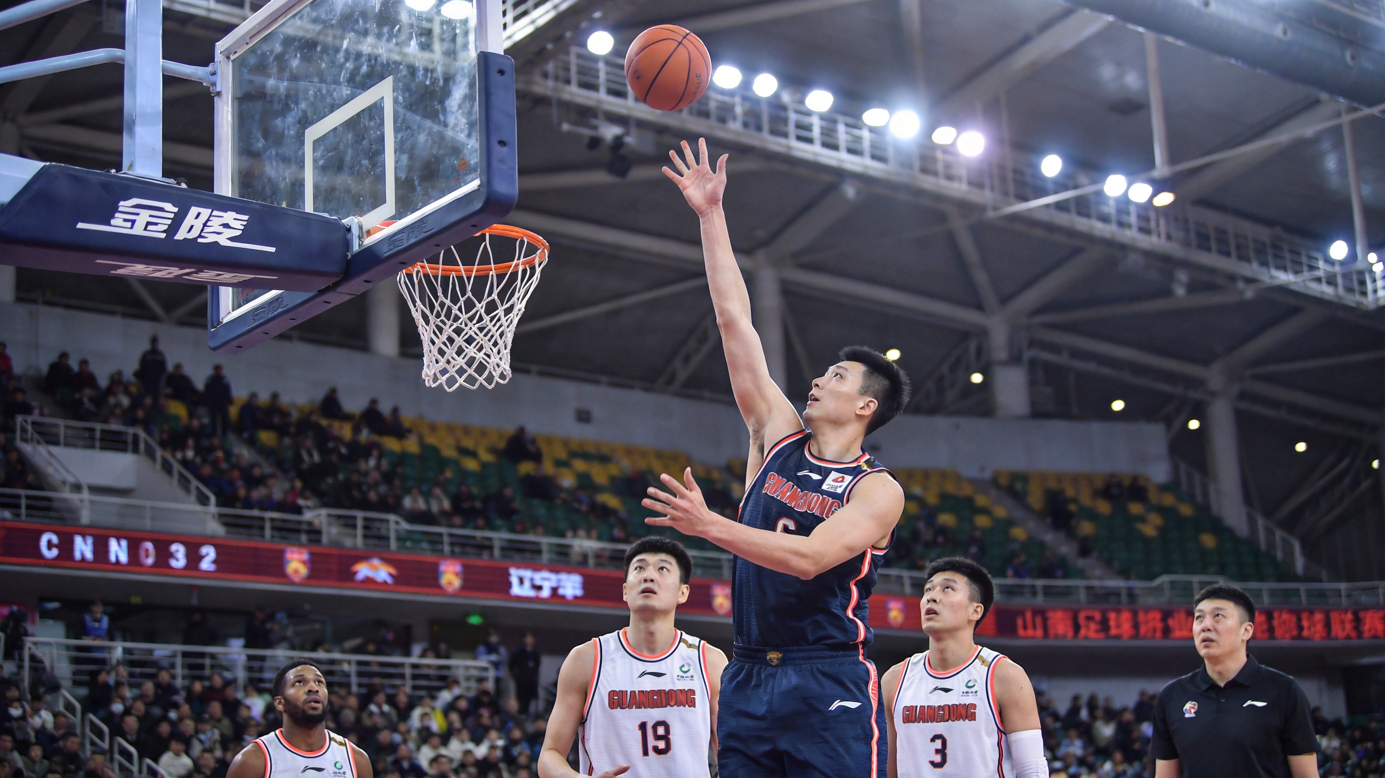 CBA 广东对阵辽宁